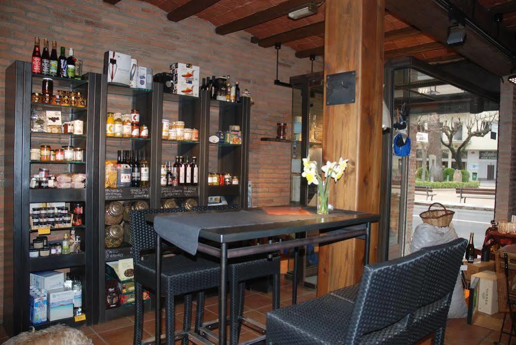 Hostal Torras Sant Hilari Sacalm Exterior photo